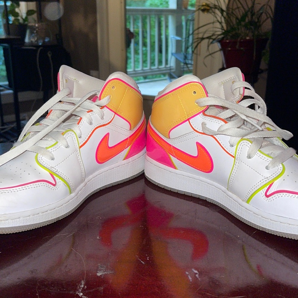 Kids size seven/ women’s size 8